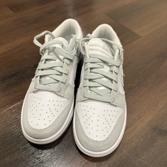 Nike size 9.5 low rise gray women’s sneakers - Picture 2 of 4